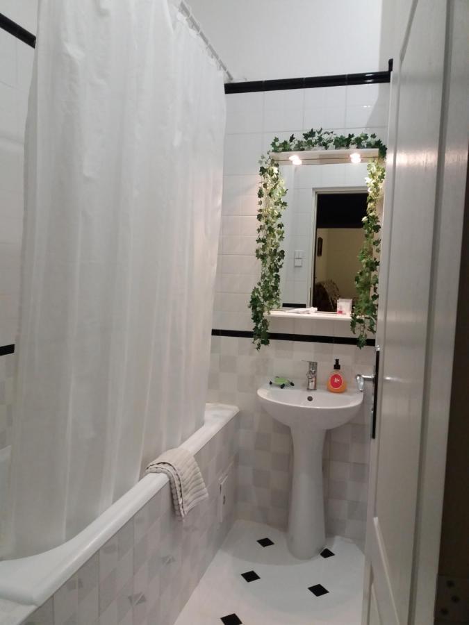 Apartment U Lidii In Center Of Kiev Near Railways Station Bagian luar foto